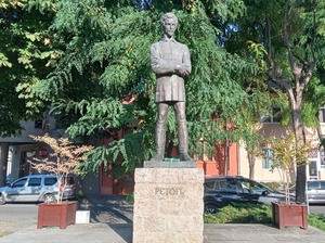 Petofi_szobor_Marosvasarhely